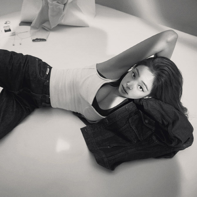  블랙핑크 제니, 흑백 화보                                                                                                                                                                         