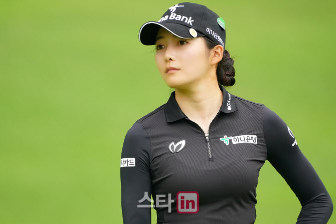  필드 마네킹 정지유 '2021 첫 우승 앞으로'                                                                                                                                               