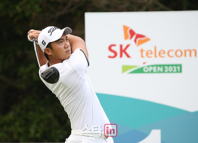  정재훈 '강한 샷으로 우승컵을 내 품에'                                                                                                                                                  