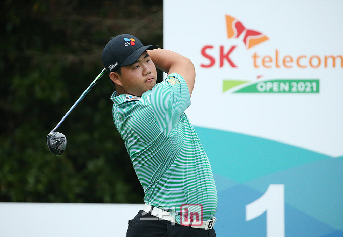  김주형 '우승트로피를 향한 집념샷'                                                                                                                                                      