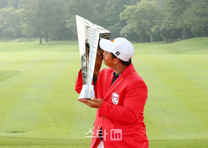  김주형 '두번째 코리안투어 트로피에 쪽'                                                                                                                                                 