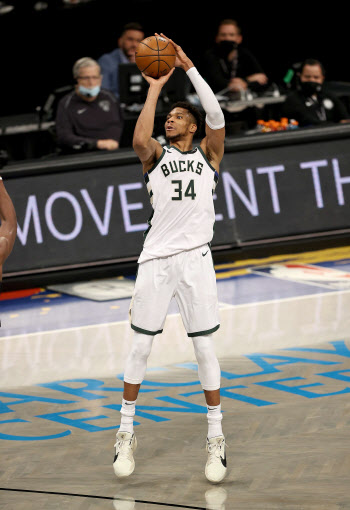 아데토쿤보, 3시즌 연속 올-NBA 퍼스트 팀 선정…제임스는 세컨드 팀