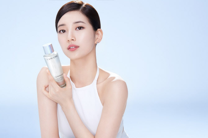  수지, 도도한 표정                                                                                                                                                                                