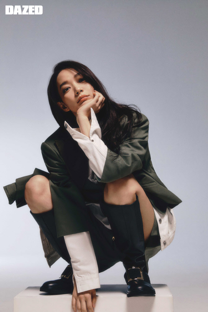 신민아, 시크한 표정                                                                                                                                                                               