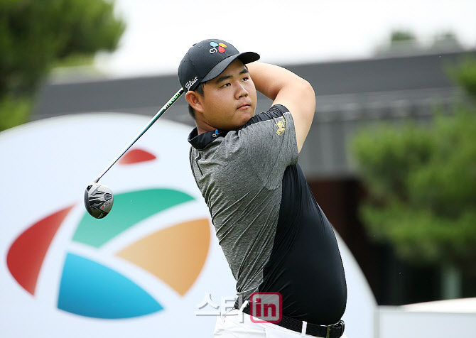 김주형, 한국오픈 1타 차 2위..코리안투어 최초 상금 8억원 돌파할까