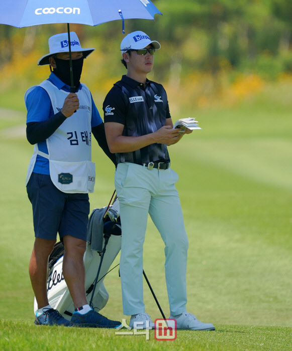 김태훈 '공략 지점을 생각한다'                                                                                                                                                           