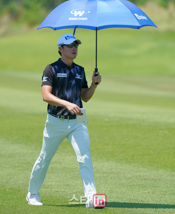 김태훈 '발걸음으로 거리를 잰다'                                                                                                                                                         