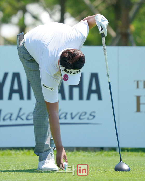 박일환 '차분히 볼을 놓는다'                                                                                                                                                             