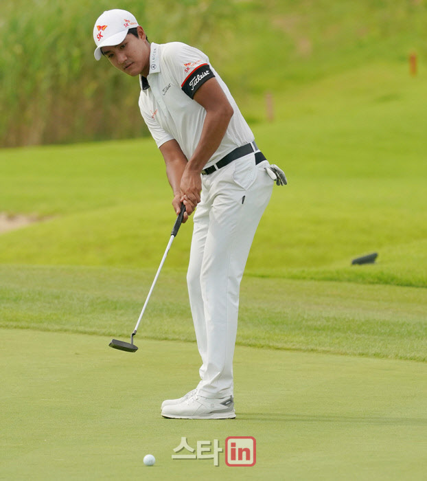 김한별 '긴장된 우승 퍼트'                                                                                                                                                               