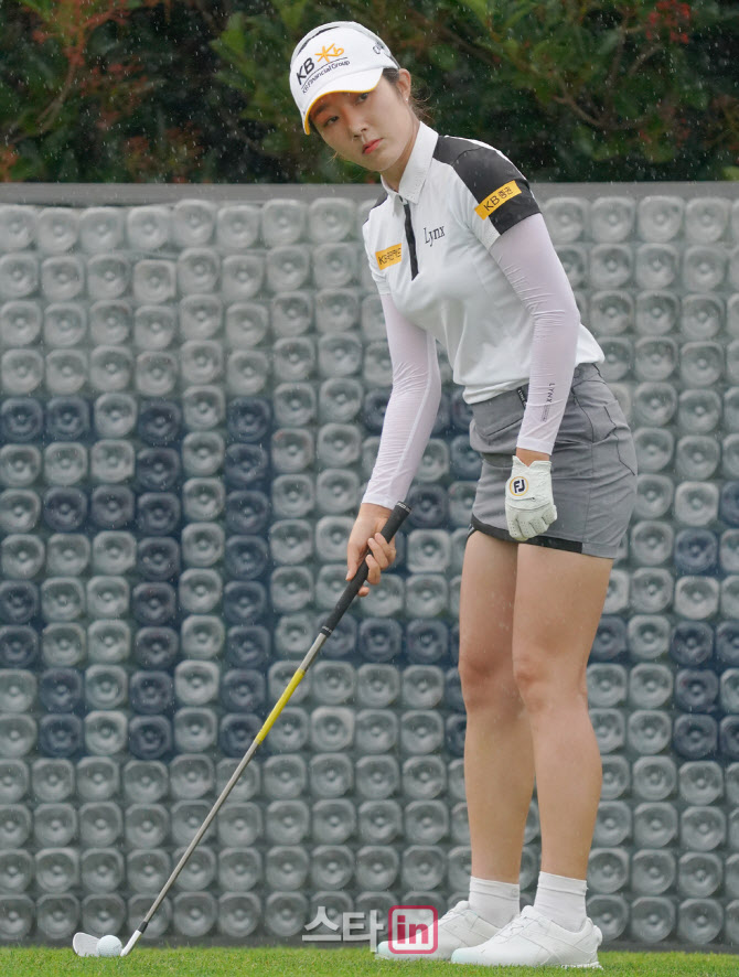 안송이 '핀과 정렬한다'                                                                                                                                                                  