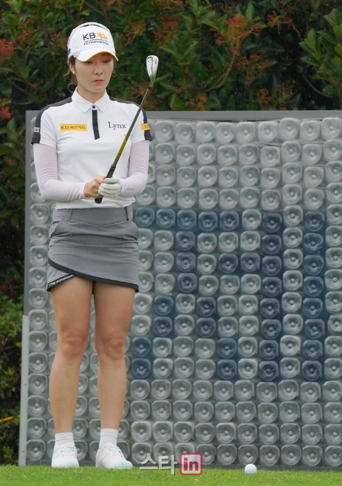 안송이 '첫 홀 오차없이 정교하게'                                                                                                                                                        