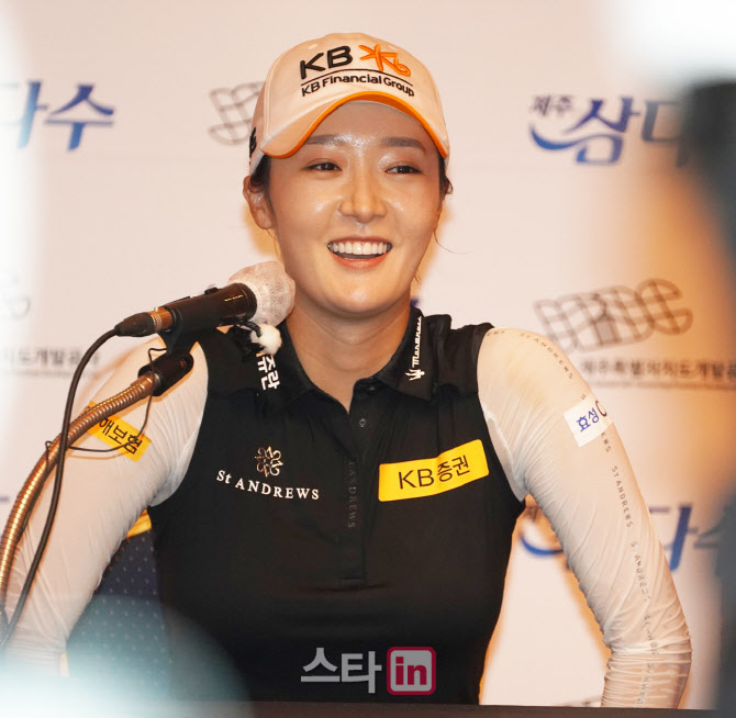 오지현 '우승 너무 오랜만입니다'                                                                                                                                                         