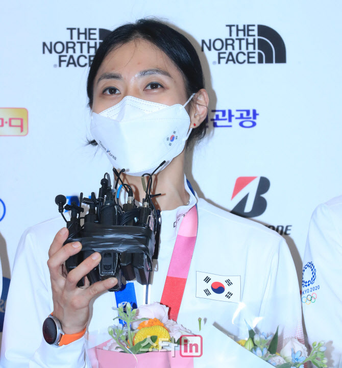 발언하는 펜싱 사브르 김지연                                                                                                                                                                       