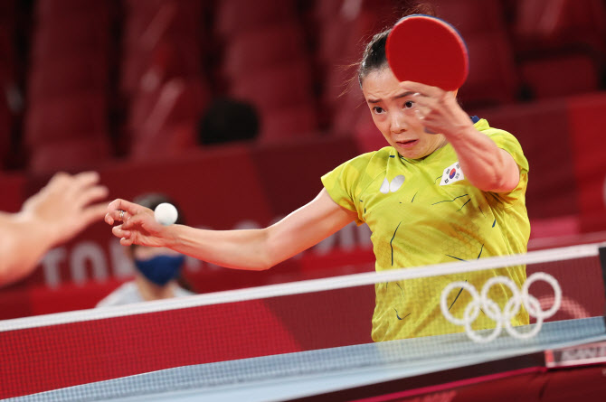  [올림픽] 백핸드 공격하는 전지희                                                                                                                                                                  