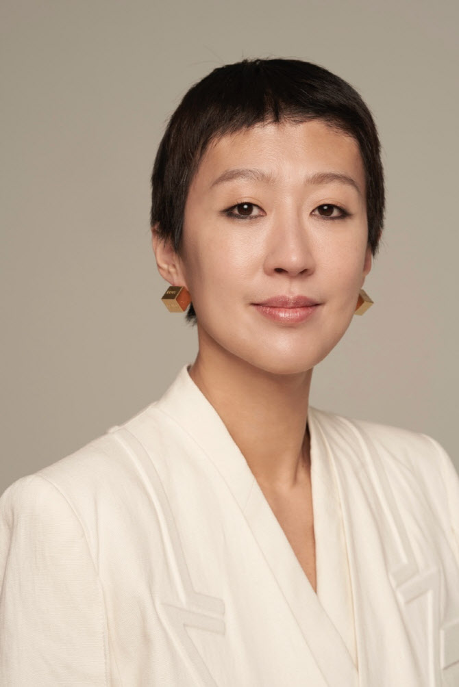 홍진경, 2억4000만원 어치 식품 기부 '나눔 실천' - Vimarsana News