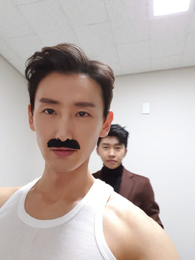 [스타in X 도윤] 임영웅·영탁·유재석·신중현·김대희… 도윤의 황금인맥들 (인터뷰) - Vimarsana News