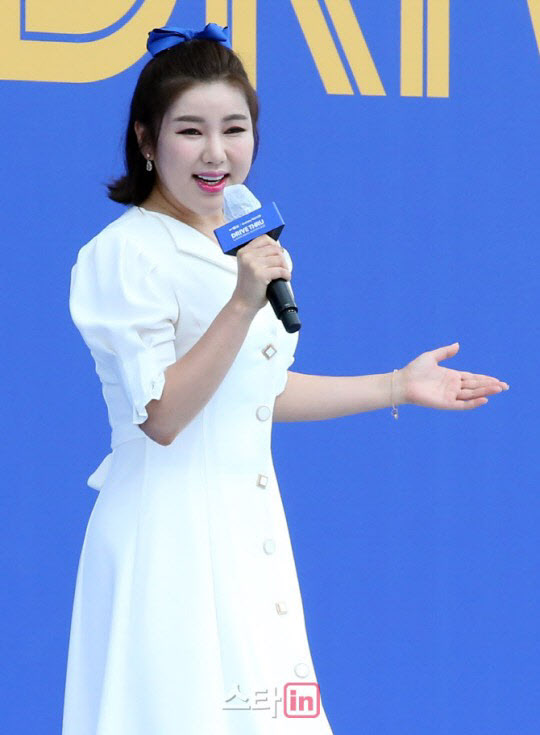 송가인·장원영도…연예계 코로나19 빨간불 [종합] - Vimarsana News