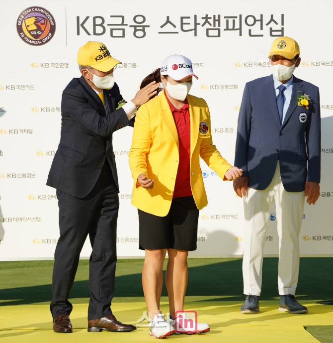 장하나 '우승 재킷 딱맞는다'                                                                                                                                                             