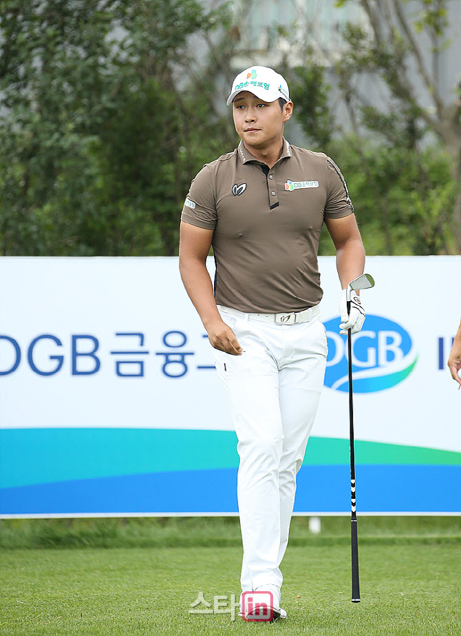  서요섭 '타구 방향을 살핀다'                                                                                                                                                            