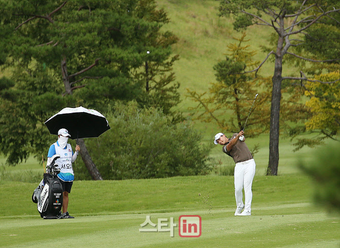  서요섭 '핀을 향해 쏜다'                                                                                                                                                                