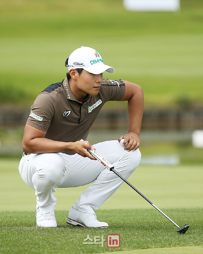  서요섭 '반대편에서 살피는 그린 경사'                                                                                                                                                   