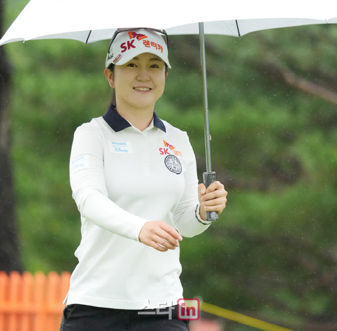 이승연 '미소로 인사해요'                                                                                                                                                                