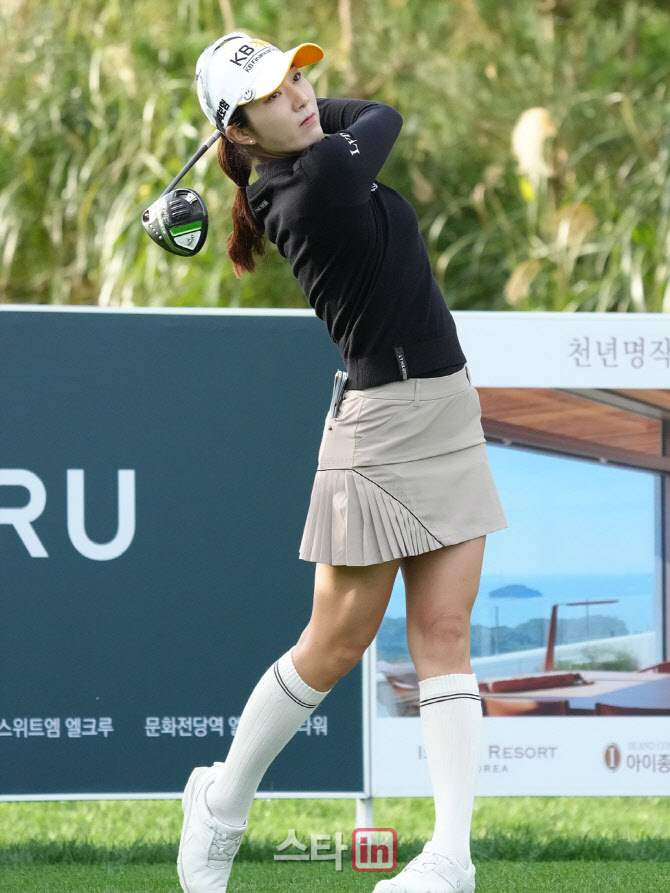 안송이 '시원하게 타수를 줄여보자'                                                                                                                                                       