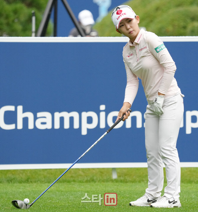 똑똑이 김현수 '타깃 확인한다'                                                                                                                                                           