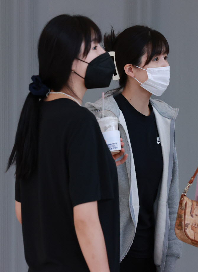  비자 인터뷰 마친 이재영-다영 자매                                                                                                                                                                