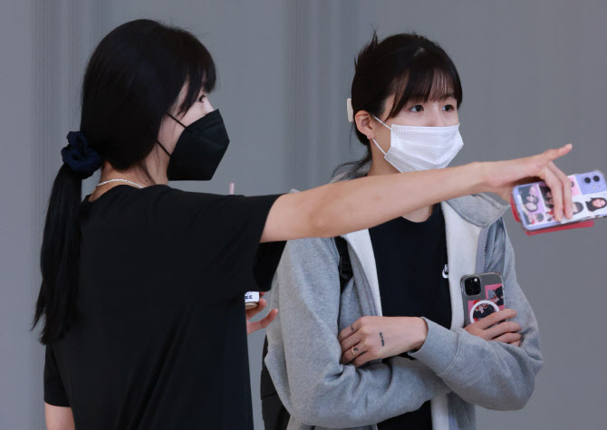  비자 인터뷰 마친 이재영-다영 자매                                                                                                                                                                