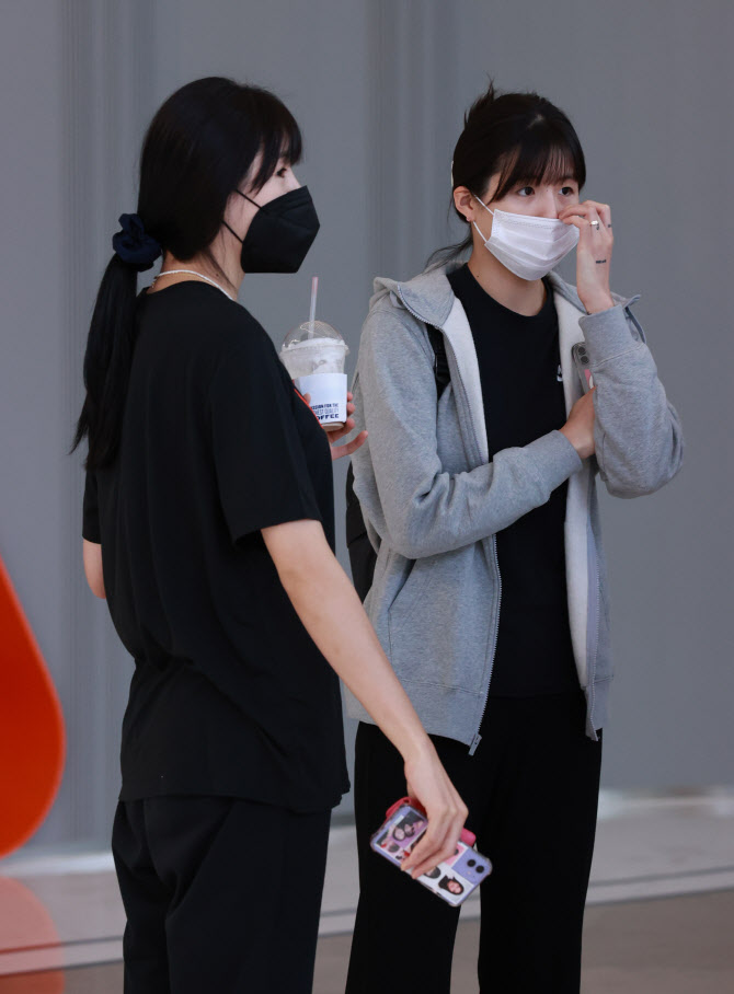  비자 인터뷰 마친 이재영-다영 자매                                                                                                                                                                