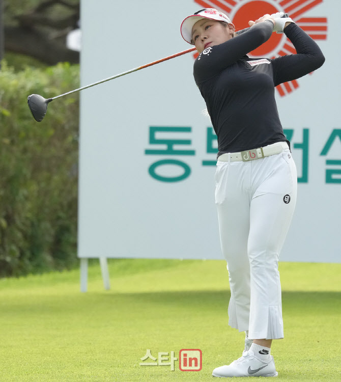 이소영 '선두 향한 강한 샷'                                                                                                                                                              