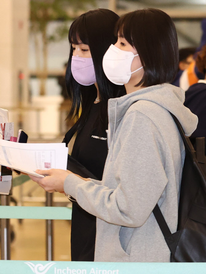  나란히 출국하는 이재영,이다영                                                                                                                                                                    