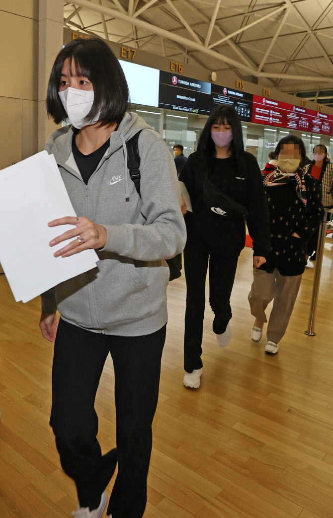  출국하는 이재영,이다영 자매                                                                                                                                                                      