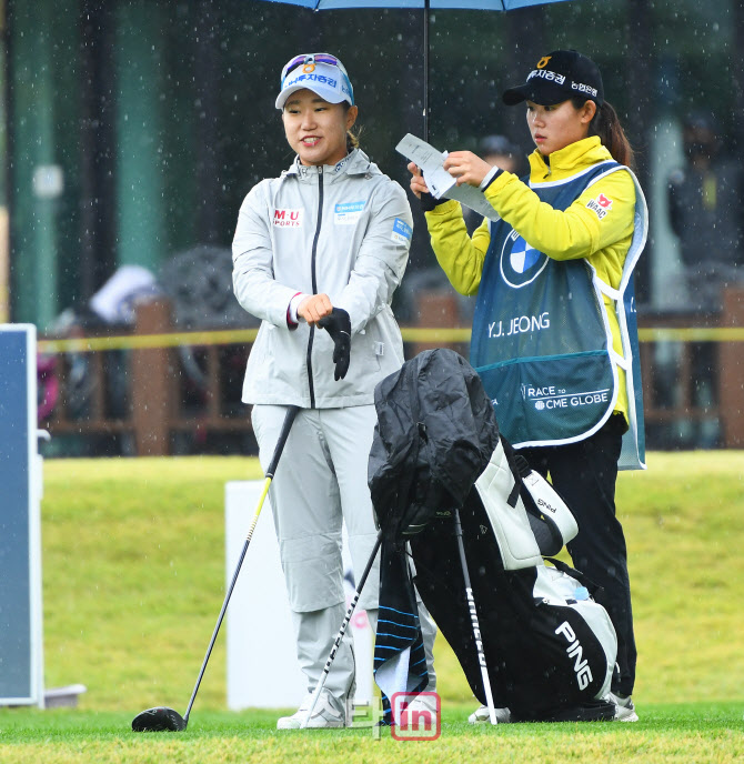 정윤지 '비가 많이 와요'                                                                                                                                                                 