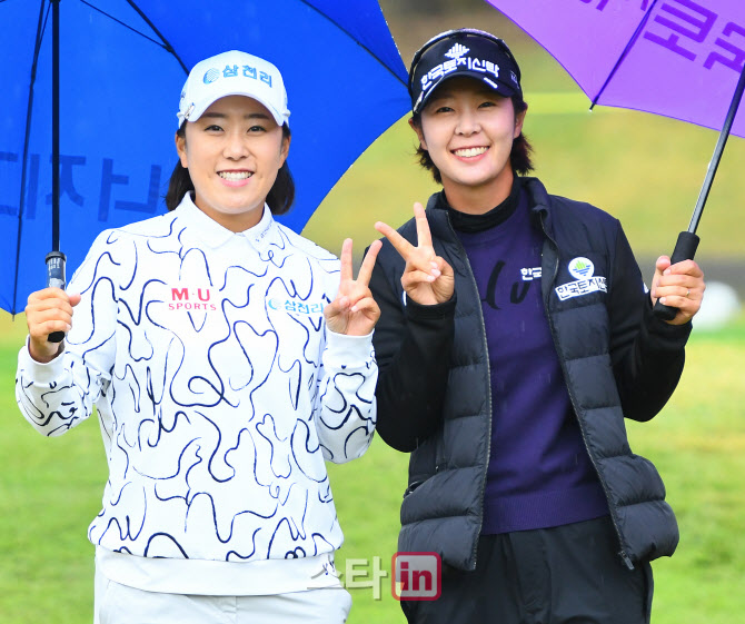 김해림,박지영 '즐거운 브이로 인사'                                                                                                                                                      