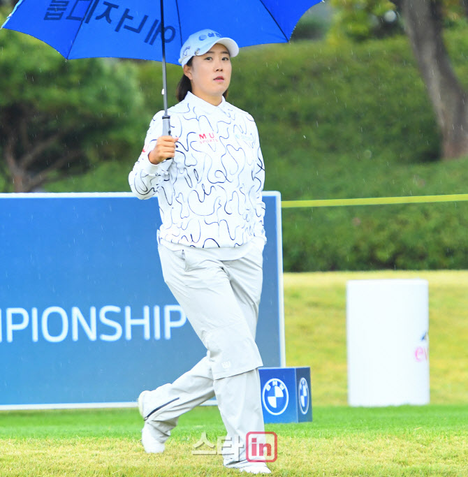 김해림 '여유로운 발걸음'                                                                                                                                                                