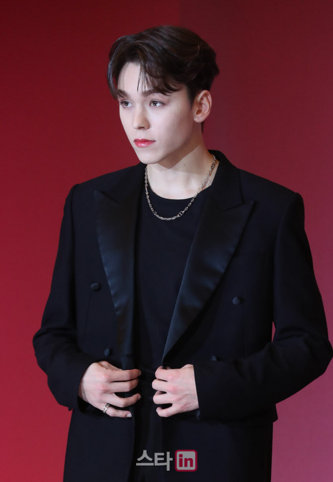 세븐틴, '뜨겁게 다가온 버논'                                                                                                                                                            