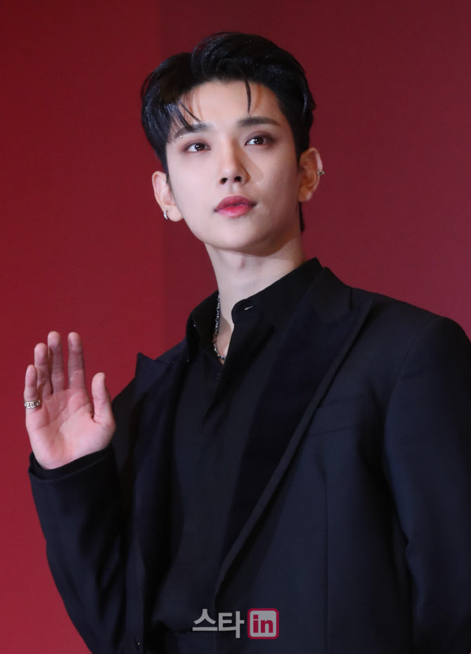 세븐틴 조슈아, '조각같은 미모'                                                                                                                                                          