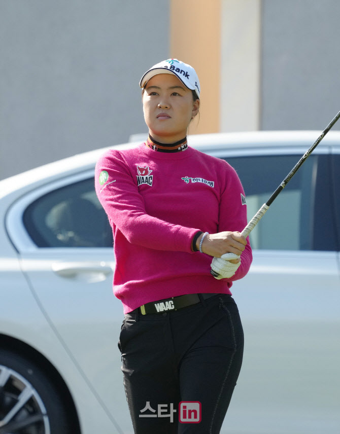 이민지 '타구 방향은 정확했다'                                                                                                                                                           