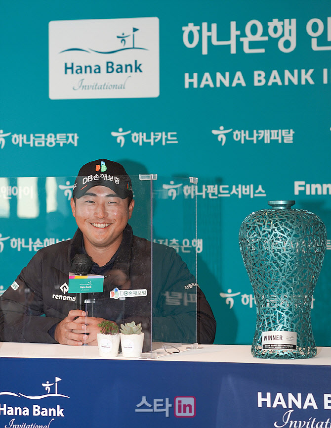  우승인터뷰하며 밝게 웃는 이태훈                                                                                                                                                                  