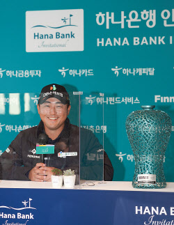 [포토] 우승인터뷰하며 밝게 웃는 이태훈                                                                                                                                                                  