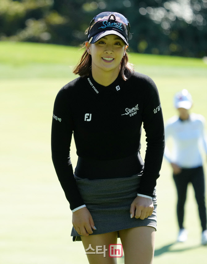 박결 '눈부신 미소로 이동해요'                                                                                                                                                           