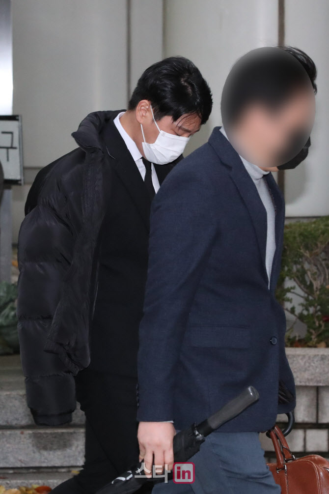 항소심 1차 공판 마친 '강제추행 혐의' 힘찬                                                                                                                                               