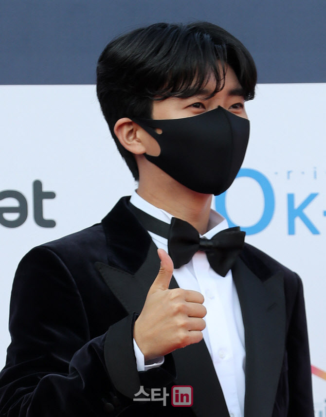 임영웅, 가온차트 뮤직 어워드 '엄지척'                                                                                                                                                   