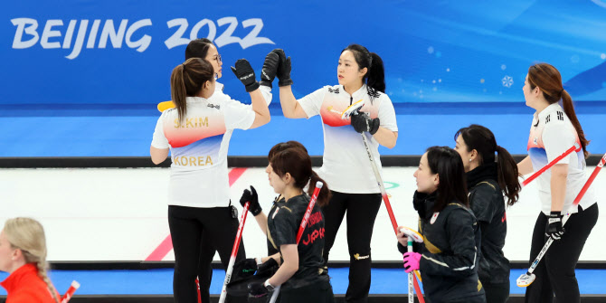 [베이징올림픽]한국여자컬링、숙적일본에완승…4강희망부활