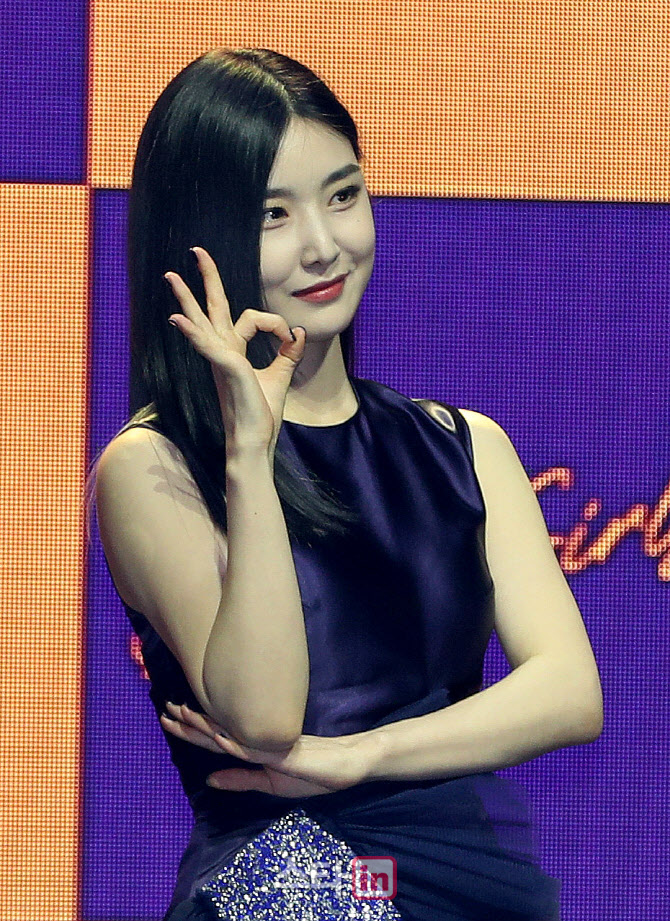 브레이브걸스 유나, '땡큐'                                                                                                                                                               