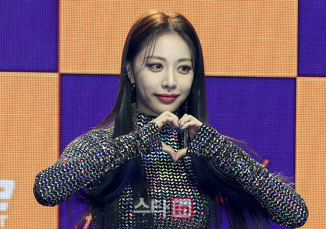 브레이브걸스 은지, '많이 사랑해주세요!'                                                                                                                                                 