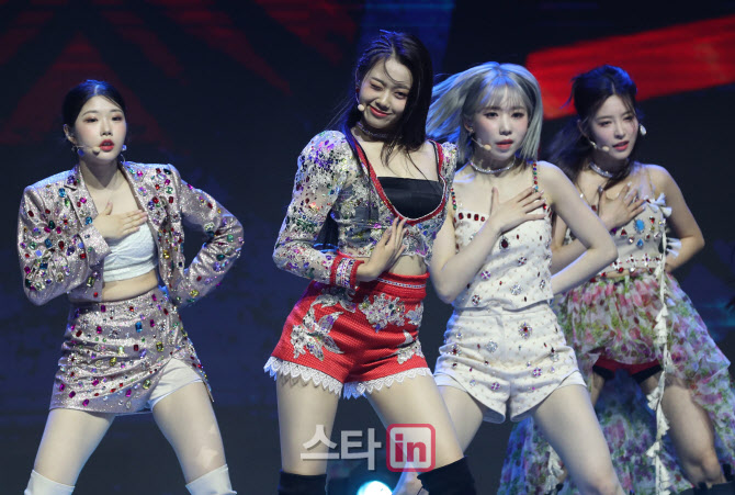 '셧 다운 선보이는 클라씨'                                                                                                                                                               