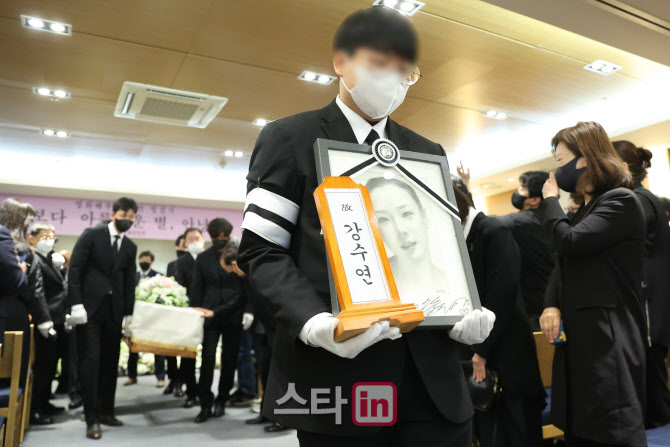 강수연 마지막 가는길                                                                                                                                                                              